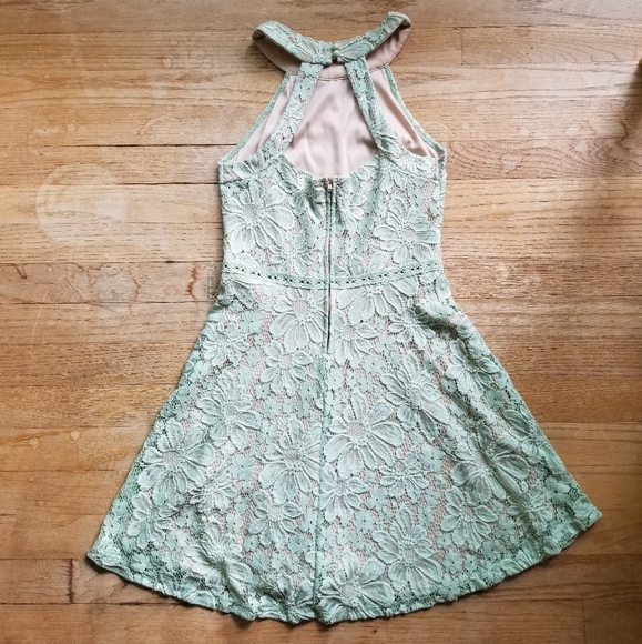 Light Green Embroidered Dress Size Small - Picture 3 of 4
